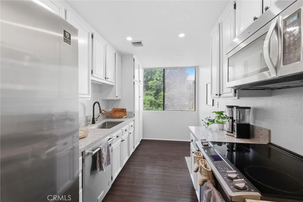 Additional image 14 of 4275 Via Arbolada Unit 210, Los Angeles, CA 90042