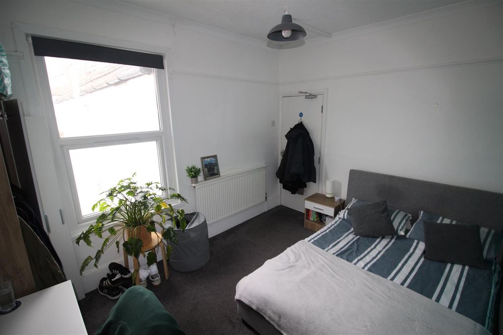 5 bed shared accommodation to rentMarmion Road, Southsea PO5 photo 2