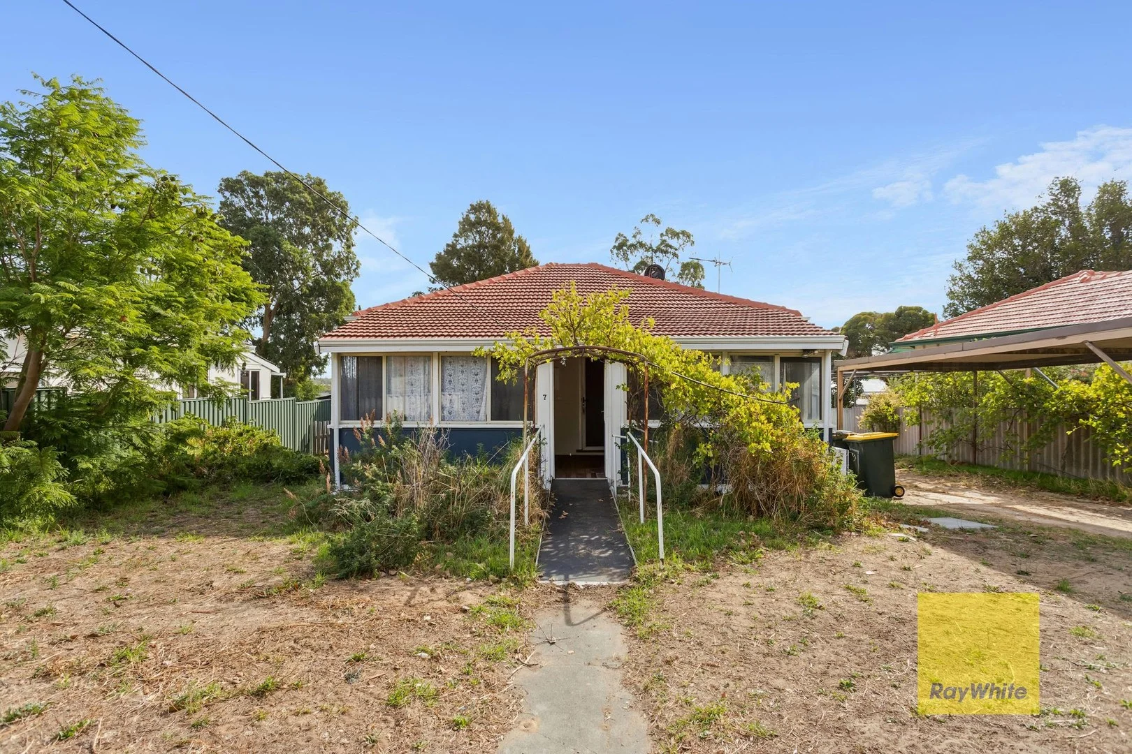 7 Jinda Road, Koongamia WA 6056
