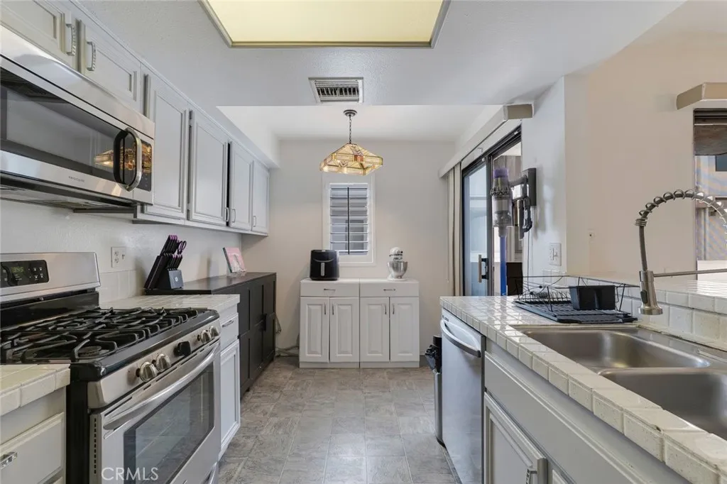 Additional image 14 of 10231 Independence Ave Unit C17, Chatsworth, CA 91311