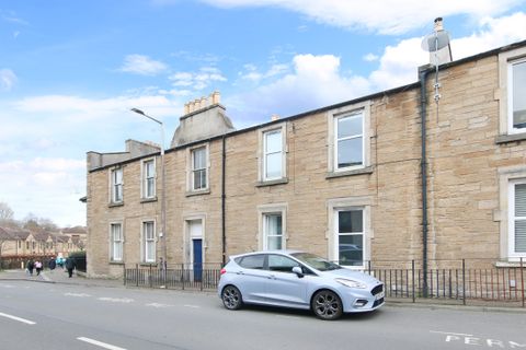 15/2 Brunswick Road, Hillside, Edinburgh EH7