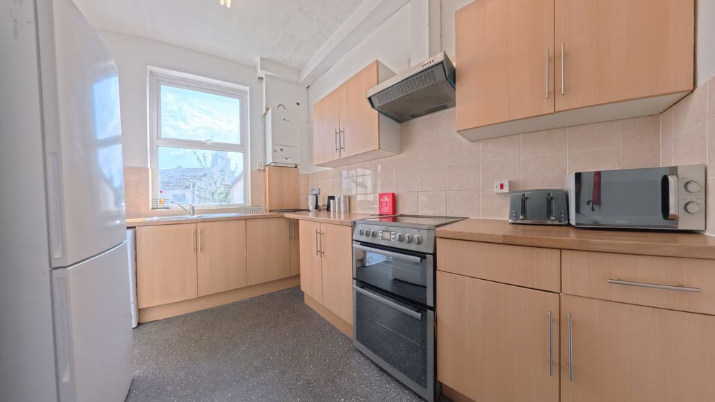 Additional image 2 of 7 bed terraced house to rentRoundhill Crescent, Brighton BN2
