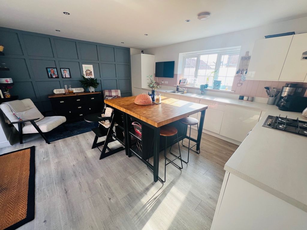Additional image 3 of 5 bed property to rentSissons Close, Barnack, Stamford PE9