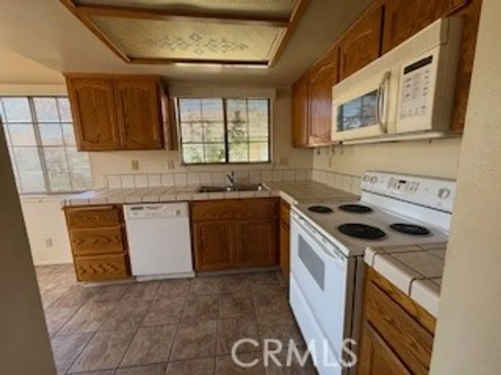 Additional image 8 of 19218 Elm Drive, Apple Valley, CA 92308