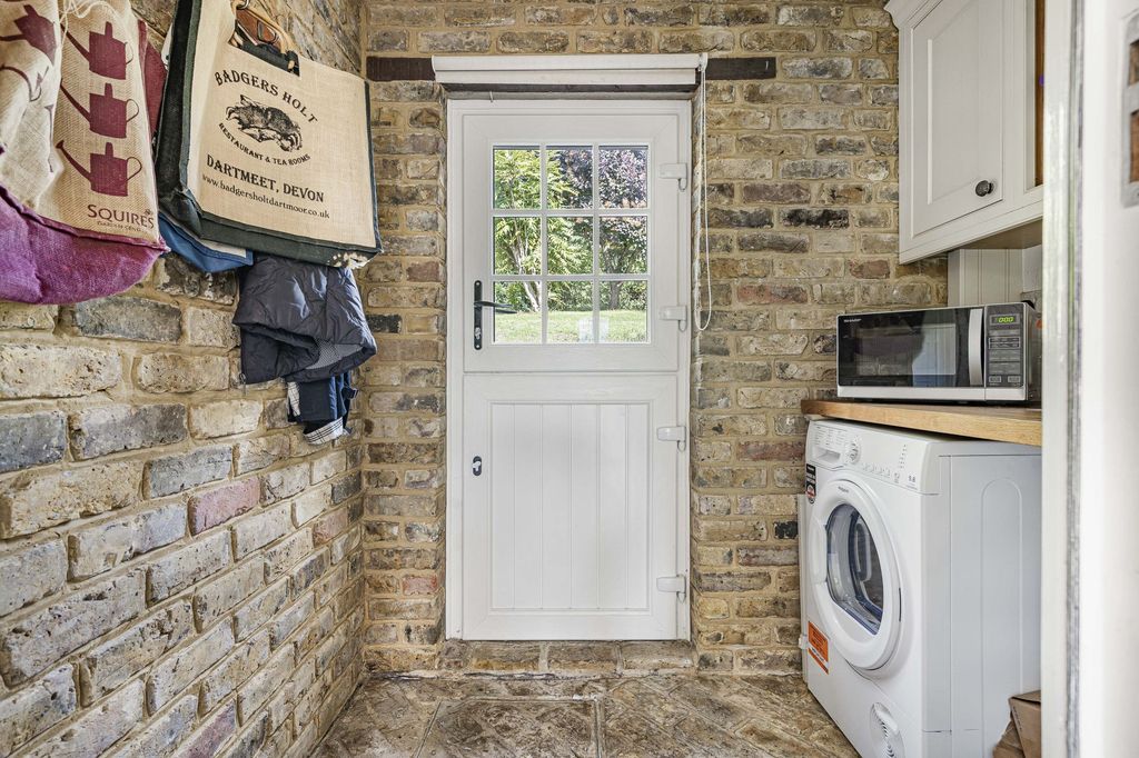 Additional image 11 of 2 bed detached house to rentDowns Lane, Leatherhead KT22