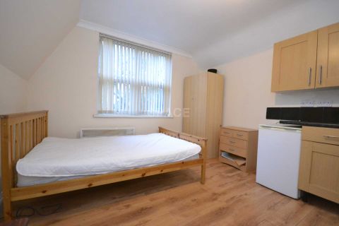 London Road, Reading RG1, Studio to rent