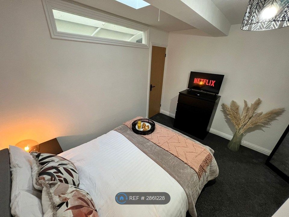 Additional image 10 of 2 bed flat to rentSt. Thomas Street, Weymouth DT4