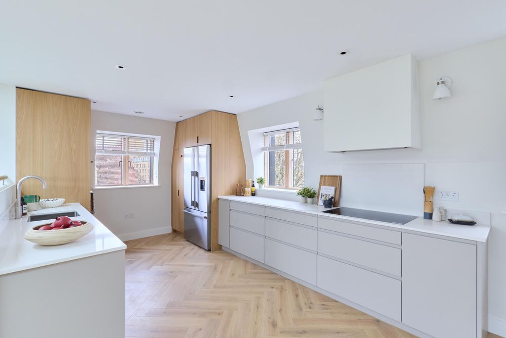 Additional image 3 of 4 bed flat to rentFlat 6, Hills Road, Cambridge CB2