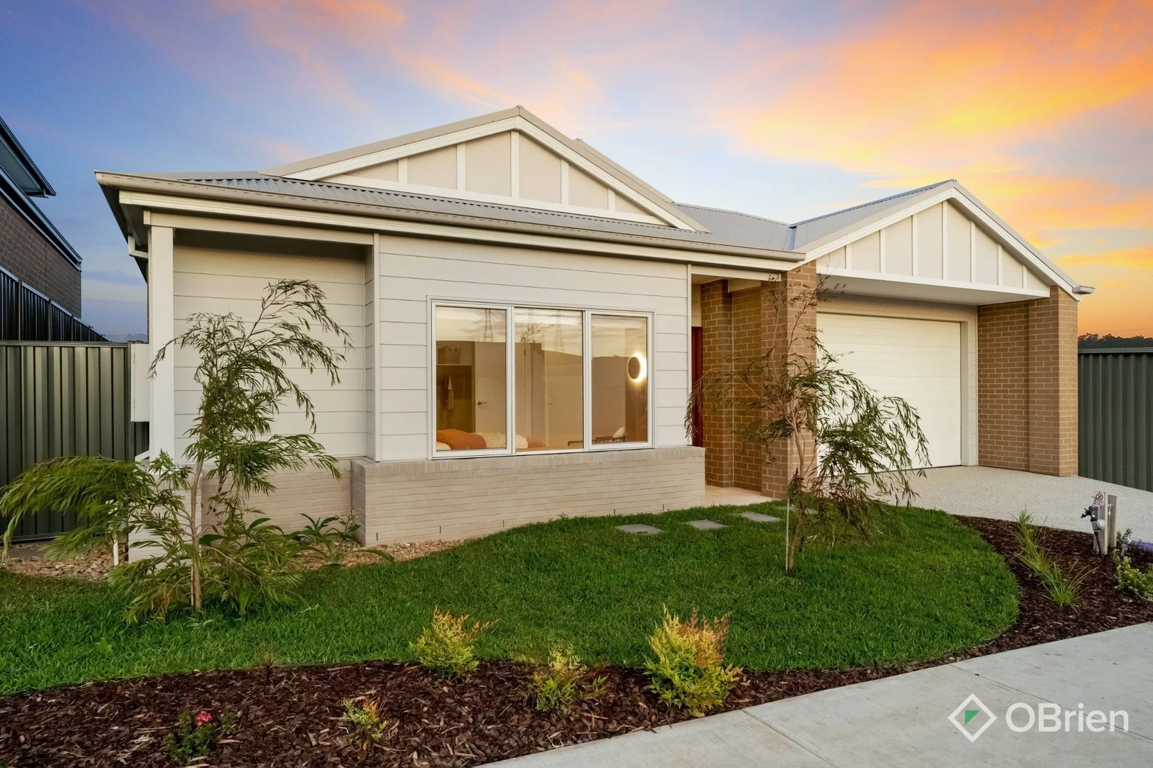 8 Verbier Road, Pakenham VIC 3810