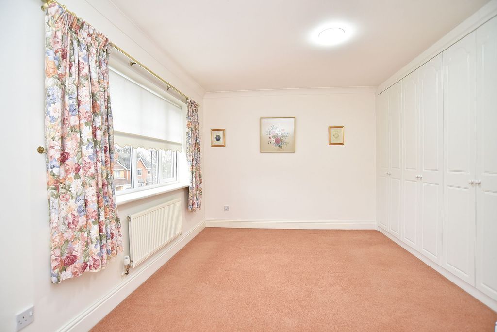Additional image 15 of 5 bed detached house to rentBarnwell Crescent, Harrogate HG2