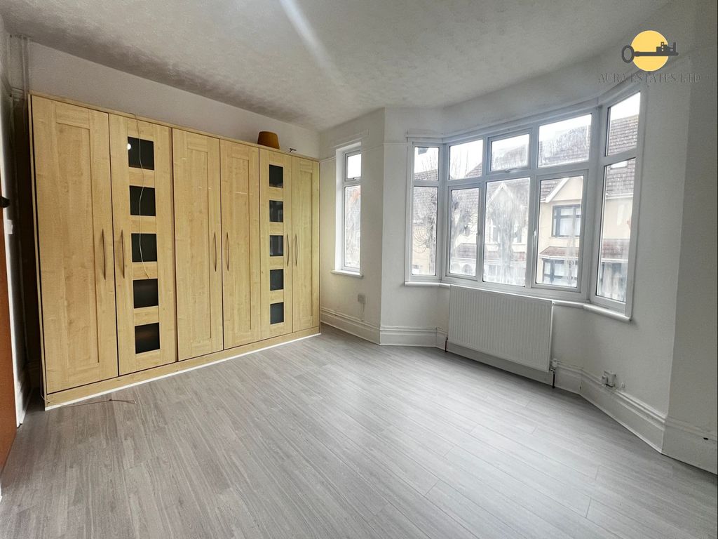 Additional image 2 of 6 bed shared accommodation to rentWestbourne Road, Luton LU4