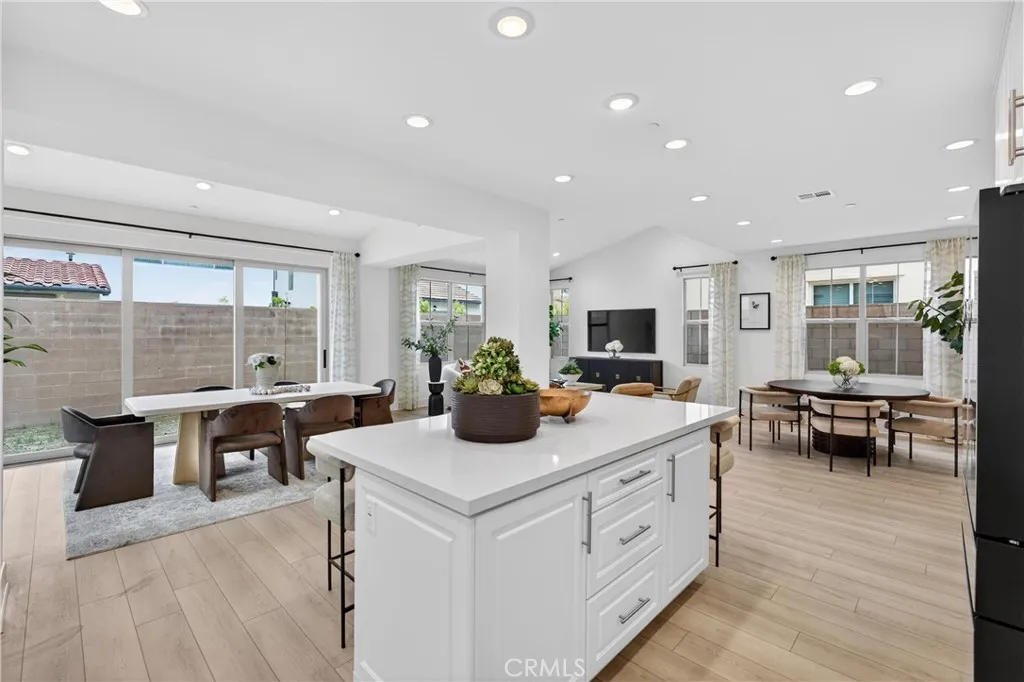 Additional image 15 of 155 Somera, Irvine, CA 92602