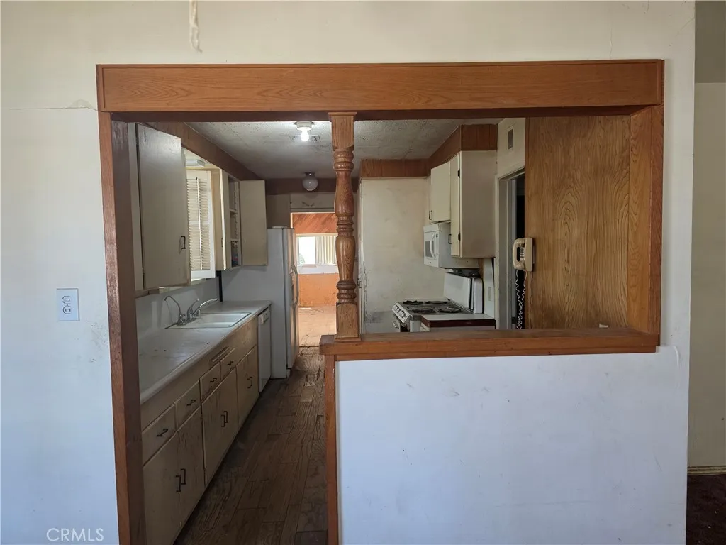 Additional image 6 of 7446 Dempsey Ave, Lake Balboa, CA 91406