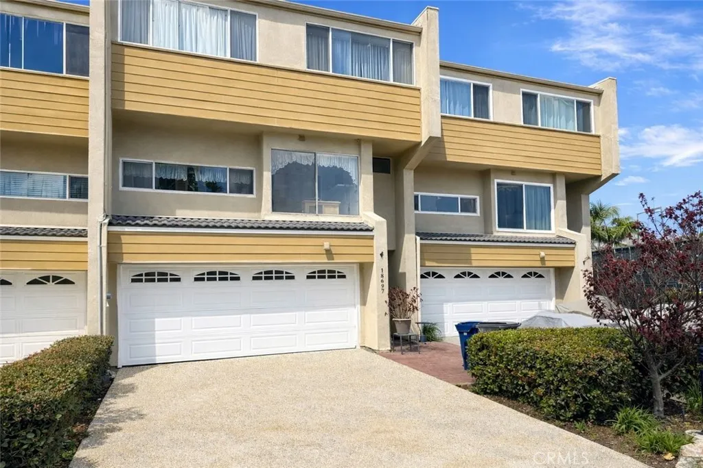 Additional image 2 of 18697 Club Ln, Huntington Beach, CA 92648
