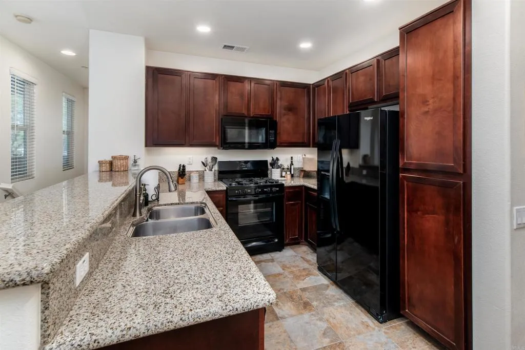Additional image 15 of 451 Avenida De La Luna, Vista, CA 92083