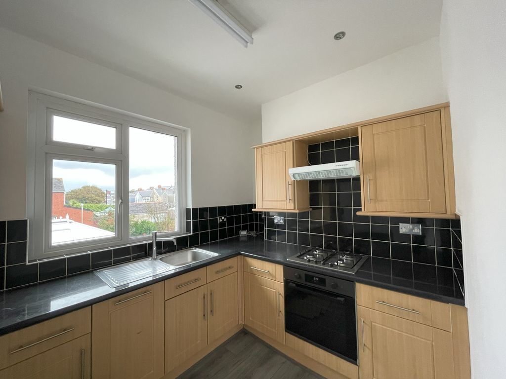Additional image 2 of 3 bed maisonette to rentPark Avenue, Porthcawl CF36