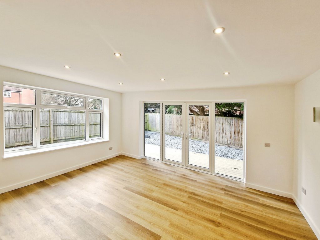 Additional image 3 of 5 bed property to rentMollis Close, Peterborough PE2