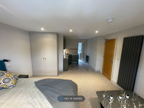Princes St, Reading RG1, Studio to rent