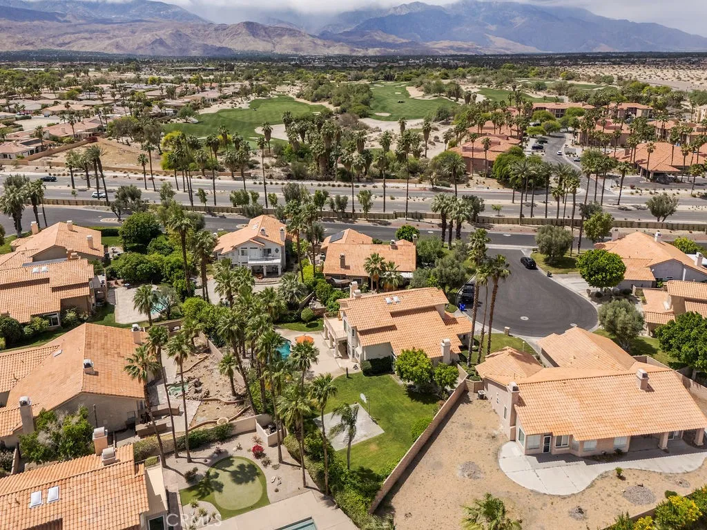 368 Oakmont Dr, Palm Desert, CA 92211