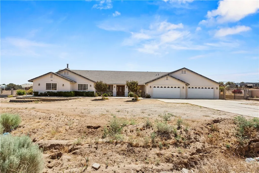 8379 Beaver Ave, Phelan, CA 92371 photo 4