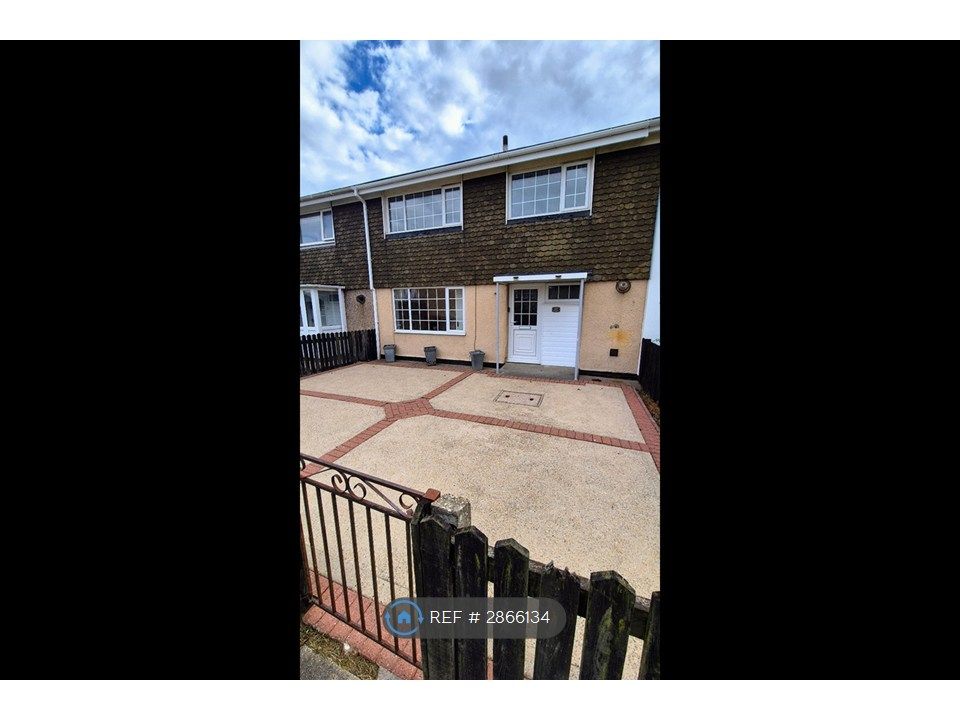 3 bed terraced house to rentFountains Avenue, Grimsby DN37