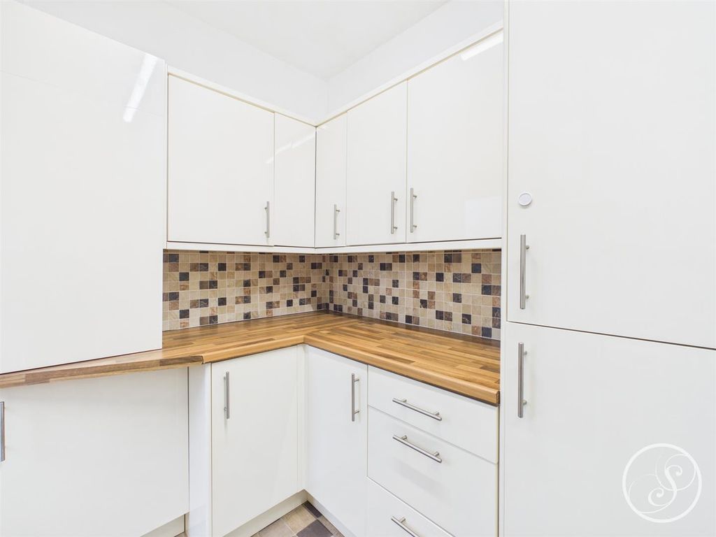 Additional image 3 of 2 bed flat to rentSandringham Drive, Leeds LS17