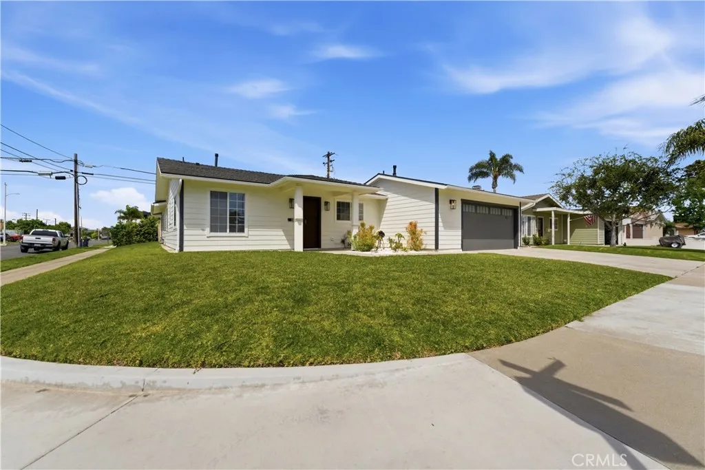 10121 Kukui Dr, Huntington Beach, CA 92646