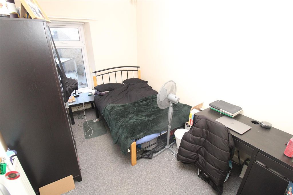 1 bed flat to rentStow Hill Treforest, Pontypridd CF37 photo 5