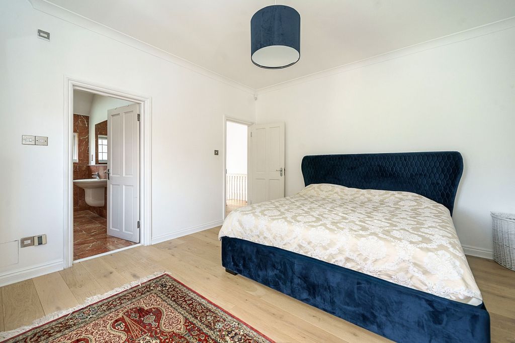 Additional image 5 of 3 bed semi-detached house to rentUpper Richmond Road West, Richmond TW10