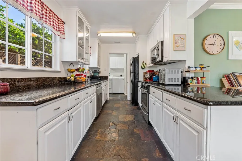 Additional image 9 of 17145 Strathern Street, Lake Balboa, CA 91406