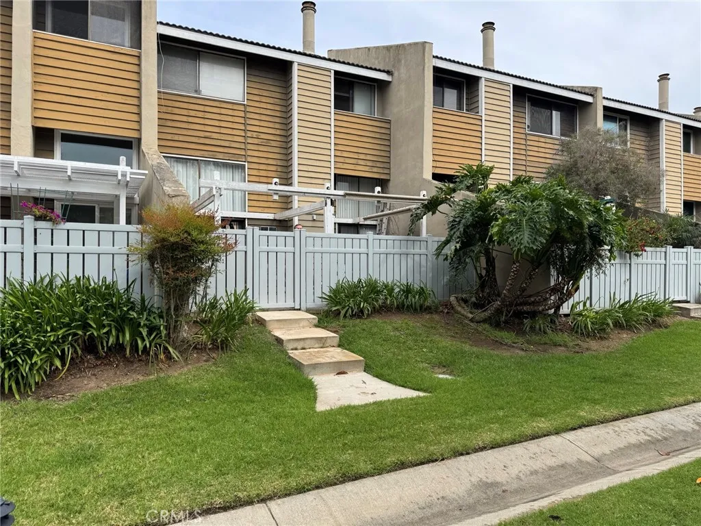 Additional image 9 of 18697 Club Ln, Huntington Beach, CA 92648