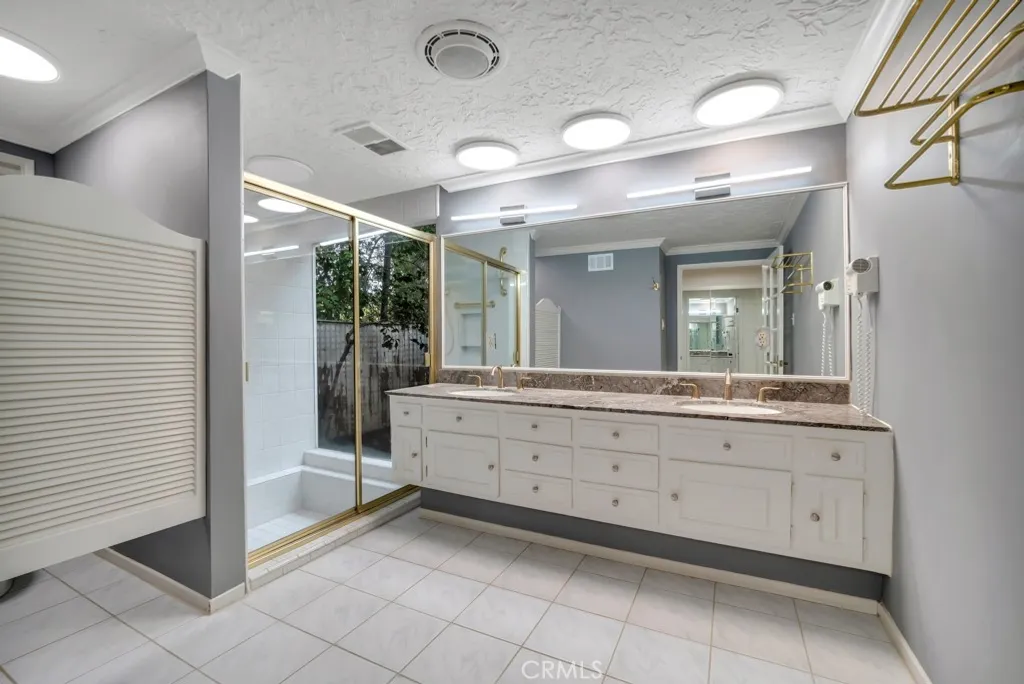 Additional image 8 of 4809 Queen Victoria Road, Woodland Hills, CA 91364