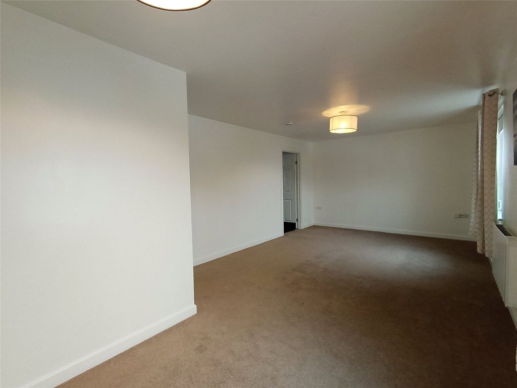 Additional image 9 of 2 bed flat to rentFlat 2 Poole House, Francis Street, Milford Haven, Pembrokeshire SA73