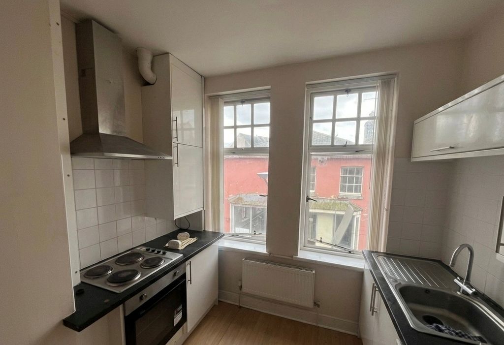 Additional image 3 of 3 bed flat to rentGeorge Street, Pontypool NP4