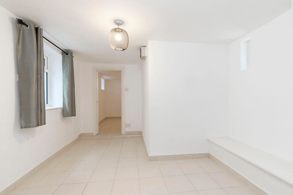 Additional image 4 of 1 bed flat to rentWellington Street, Cheltenham GL50