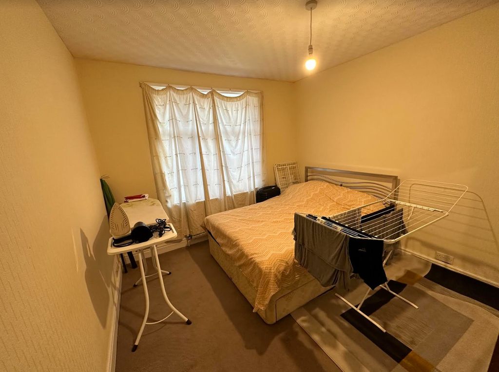 Additional image 6 of 6 bed semi-detached house to rentGloucester Road North, Bristol BS7