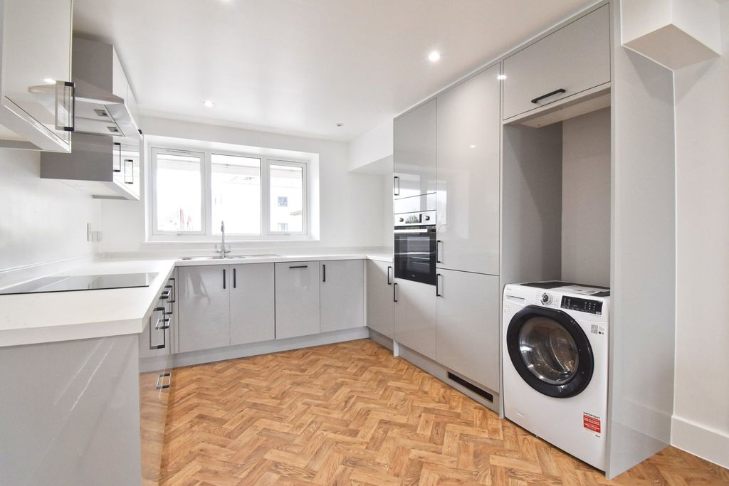 Additional image 3 of 1 bed flat to rentAraby Corner, Shepperton TW17