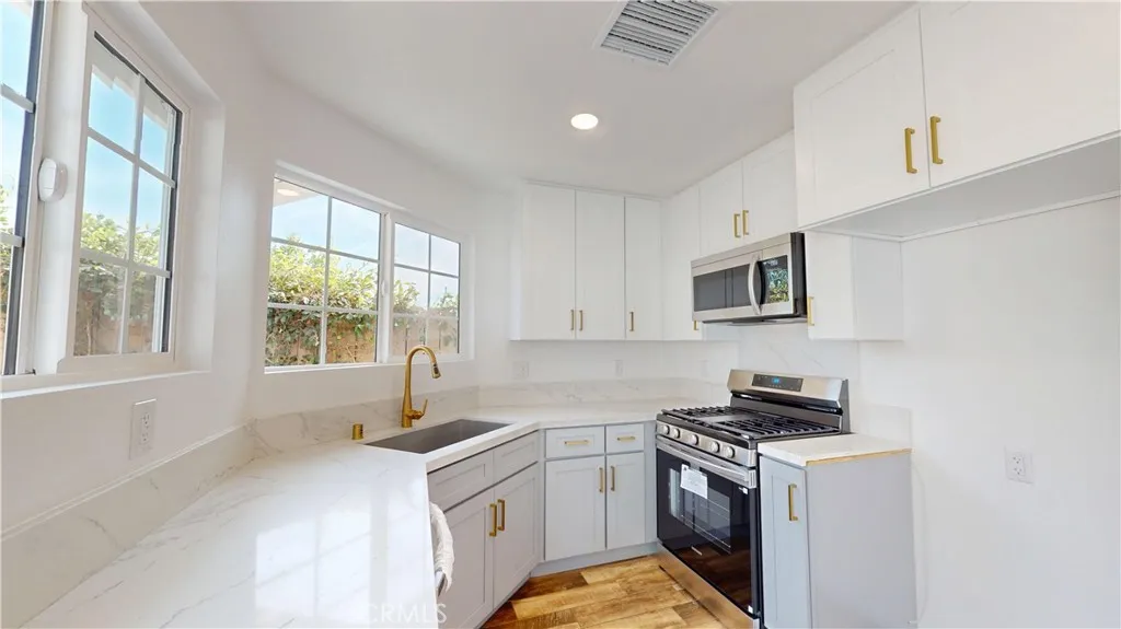 Additional image 7 of 13960 Almetz St, Sylmar, CA 91342