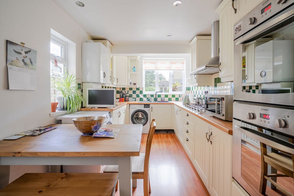 Additional image 4 of 4 bed property to rentBolton Road, Windsor SL4