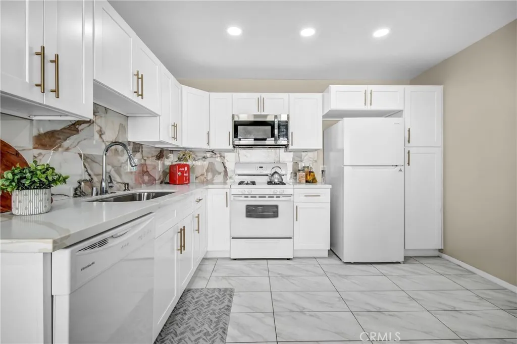 Additional image 47 of 37940 42nd Street E Unit 125, Palmdale, CA 93552