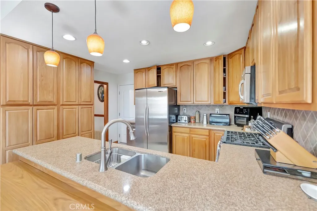 Additional image 9 of 850 E Oak Hill St, Ontario, CA 91761