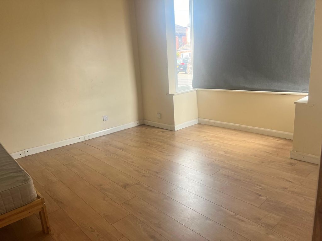 Additional image 5 of 5 bed shared accommodation to rentLinden Road, Luton LU4