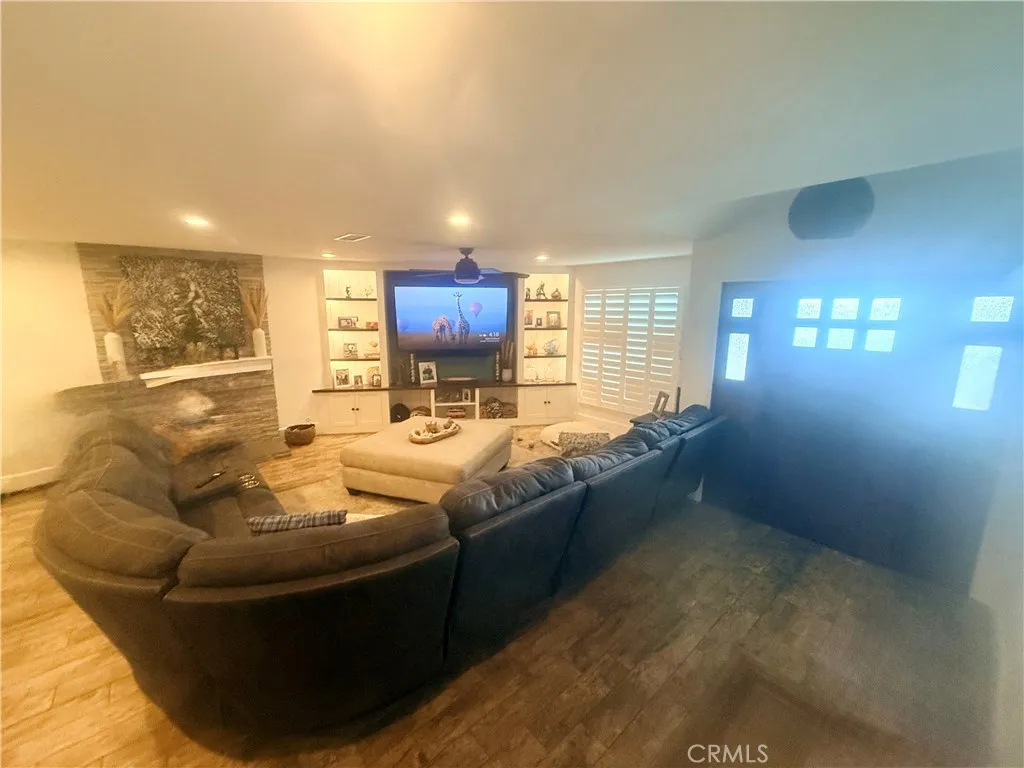 17792 Lewis Ln, Huntington Beach, CA 92647 photo 4