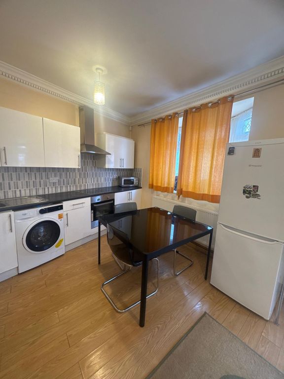 Studio to rentGants Hill IG2 photo 4