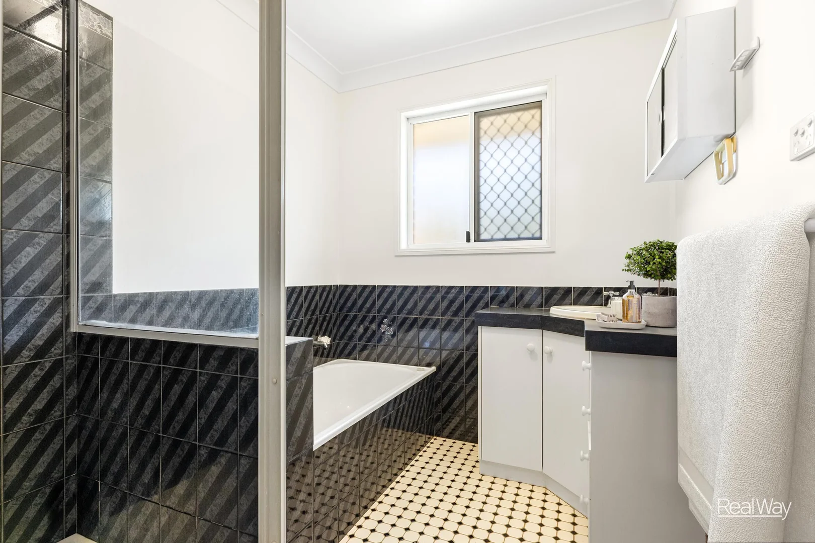 Additional image 6 of 2/330 Spring Street, Kearneys Spring QLD 4350