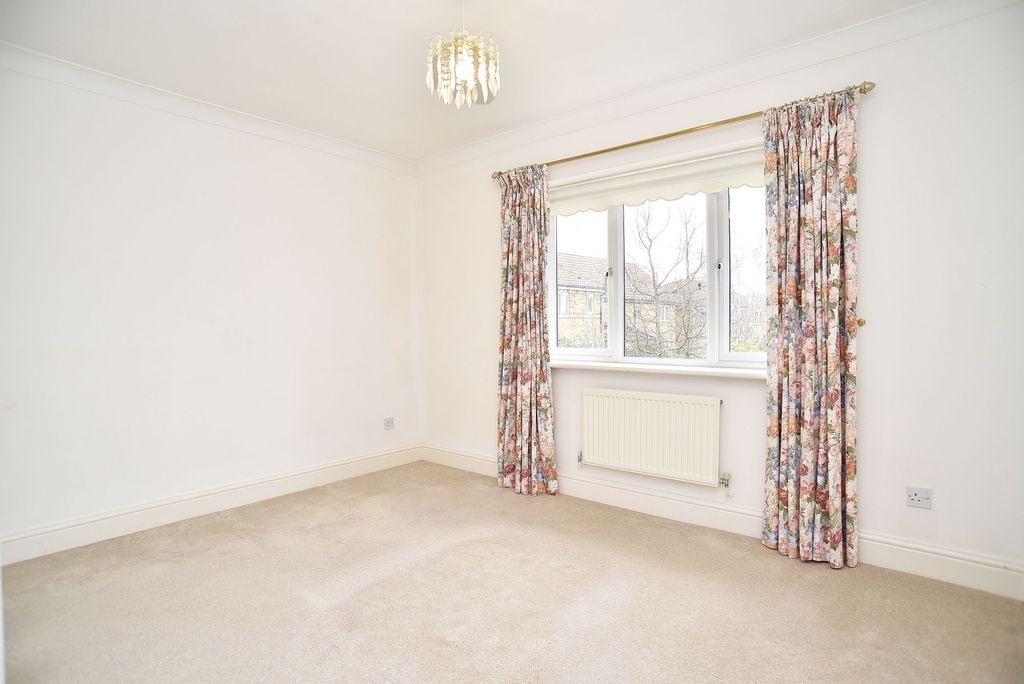 Additional image 17 of 5 bed detached house to rentBarnwell Crescent, Harrogate HG2
