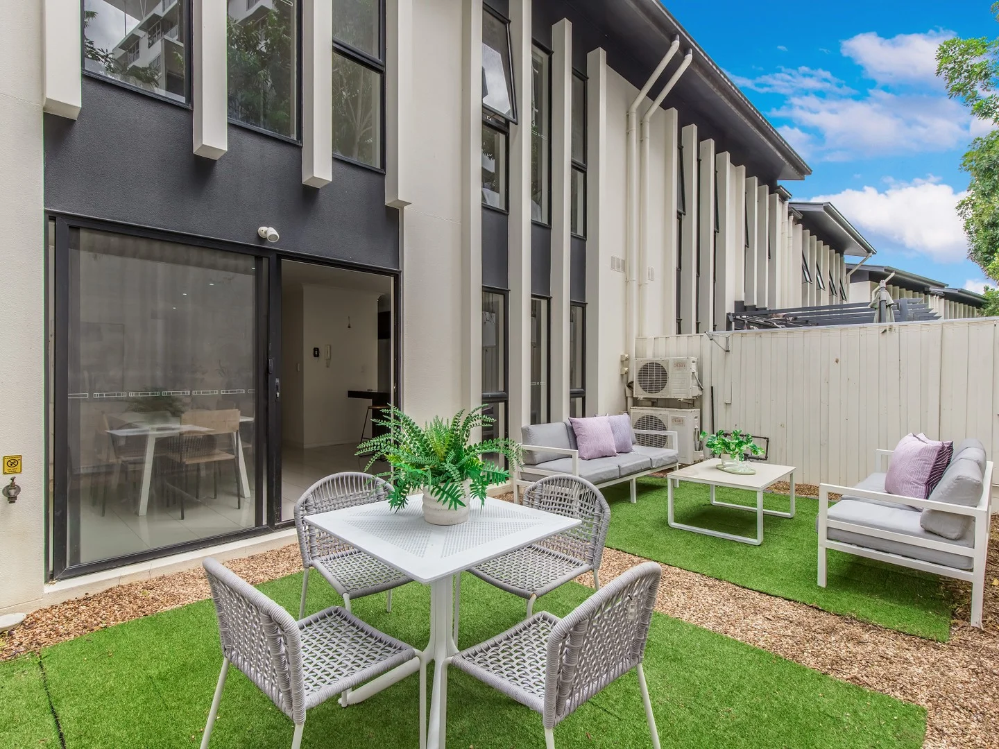 35 Easthill Drive, Robina QLD 4226 photo 2