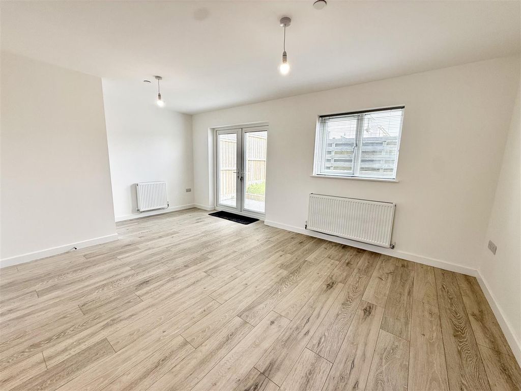 Additional image 3 of 3 bed property to rentStranraer Avenue, Pennar, Pembroke Dock SA72