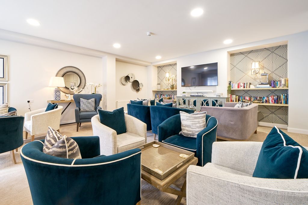 Additional image 10 of 2 bed flat to rentQueens Road, Weybridge KT13