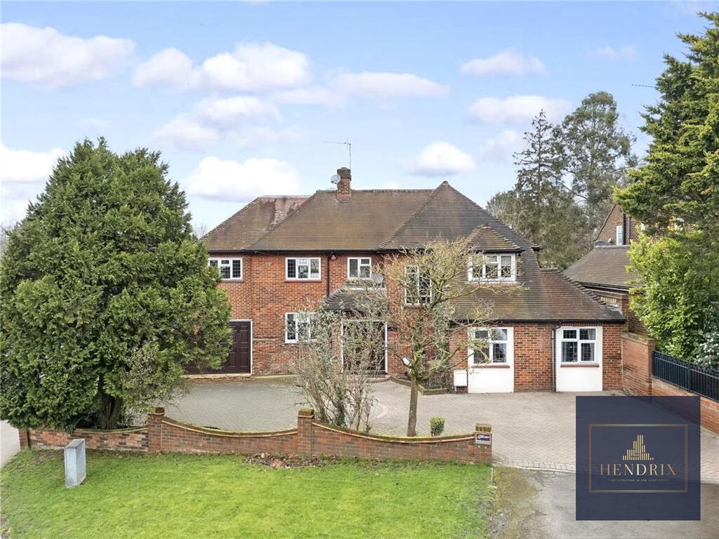 4 bed detached house to rentHigh Road, Chigwell IG7